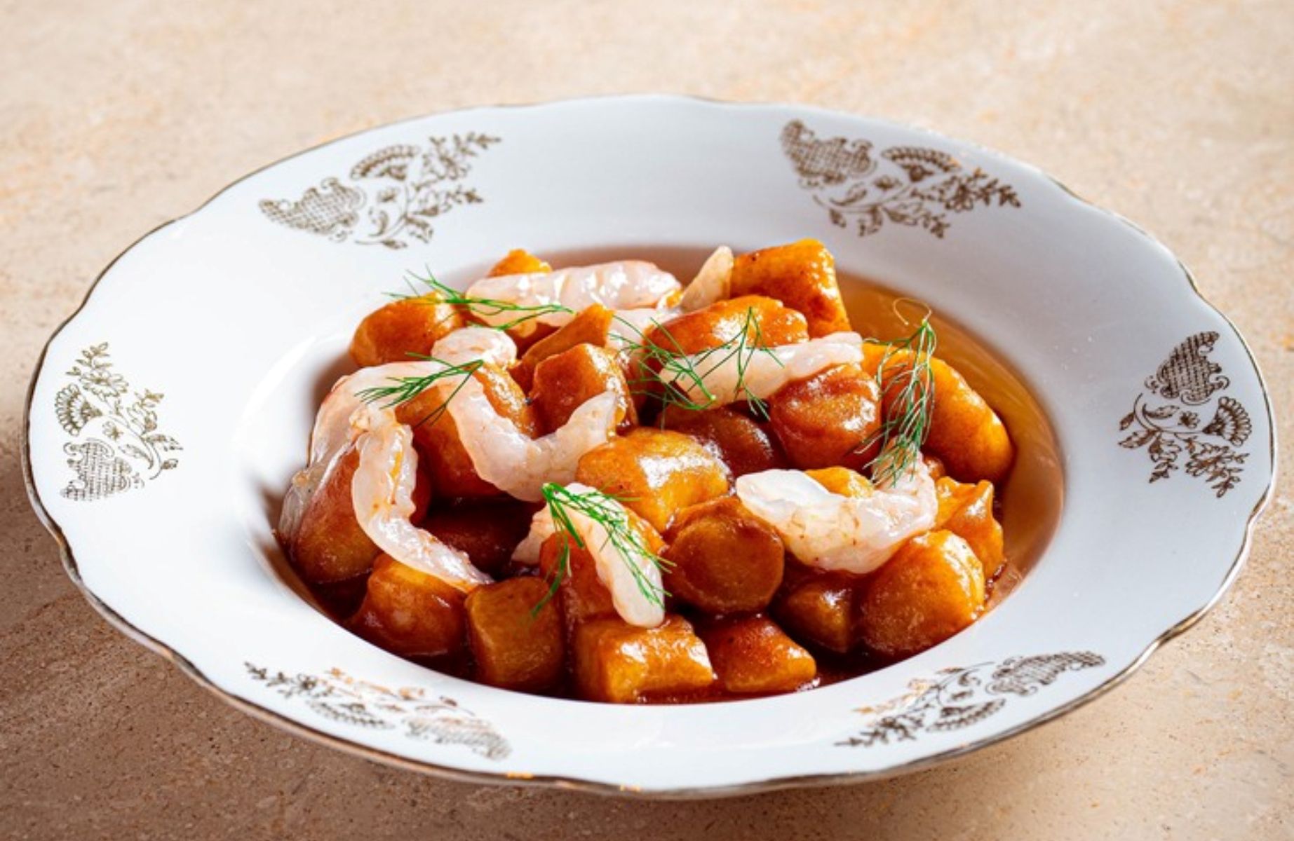 Gnocchi di patate con gamberi e finocchietto selvatico . © Osteria Landi