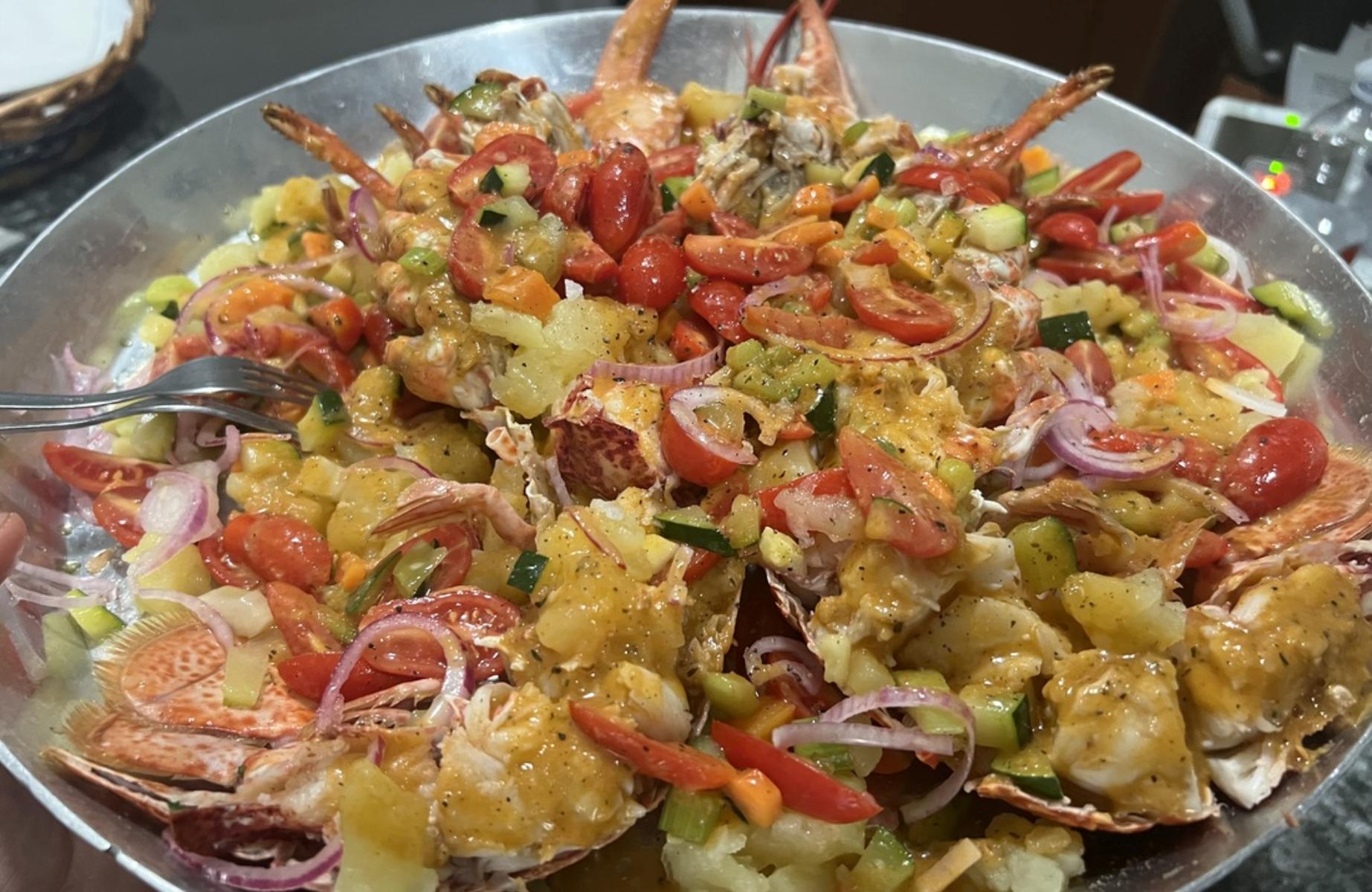 Insalata di astice, verdure di stagione e vinaigrette agrumata . © Tiffany Bistrot di Mare